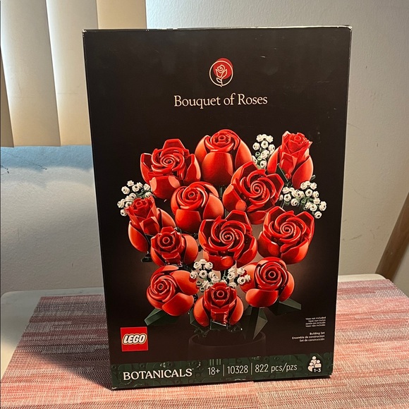 LEGO Botanical Collection Red Roses Set - Picture 1 of 3
